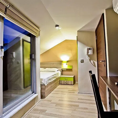 Aparthotel Balat Suites 3*