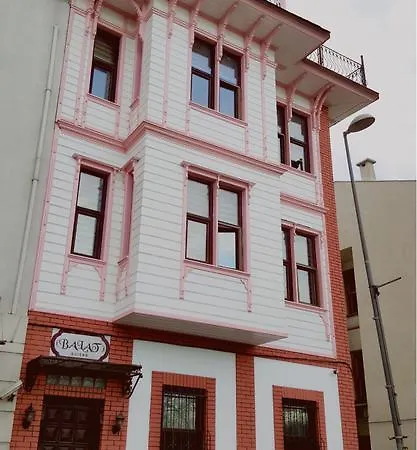 Aparthotel Balat Suites 3*