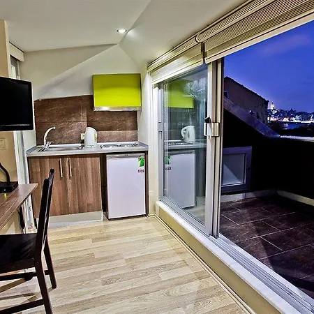 Aparthotel Balat Suites