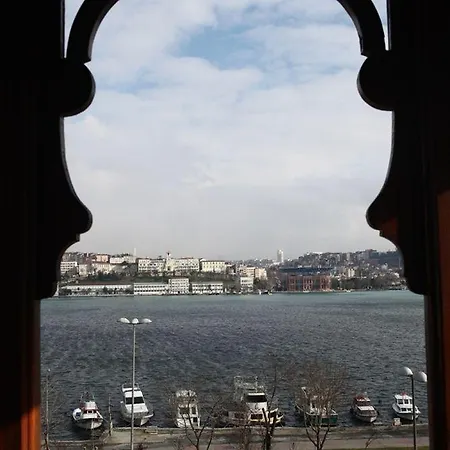 Aparthotel Balat Suites 3*